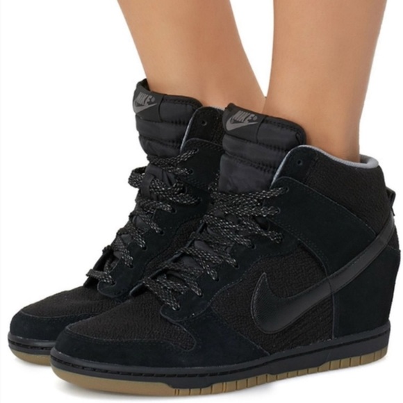 Nike Women's Black Wedge Sneakers

Nike Dunk Sky High - wedge sneakers size 10 - Picture 1 of 8